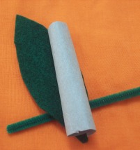 Lay leaf and stem ontop of a pipecleaner